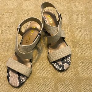 Unisa size 8 beige and snakeskin sandal